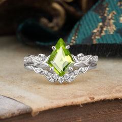 Luxurious Nature-Inspired 4-Prong Kite-Cut Natural Peridot Engagement Ring Set