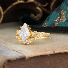 Luxurious Nature-Inspired 4-Prong Kite-Cut Moissanite Engagement Ring Set