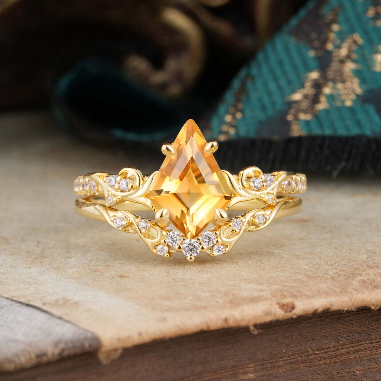 Luxurious Nature-Inspired 4-Prong Kite-Cut Natural Citrine Bridal Ring Set