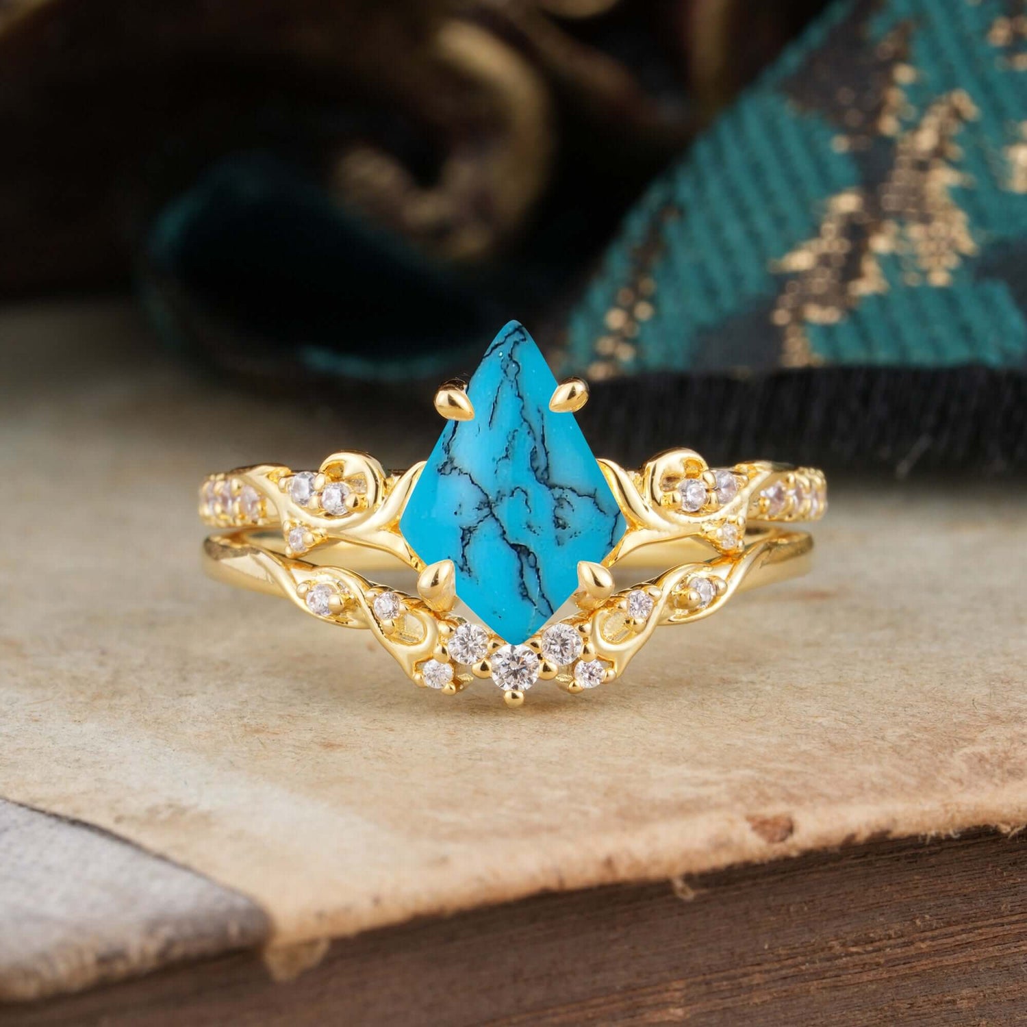 Luxurious Nature-Inspired 4-Prong Kite-Cut Natural Turquoise Bridal Ring Set