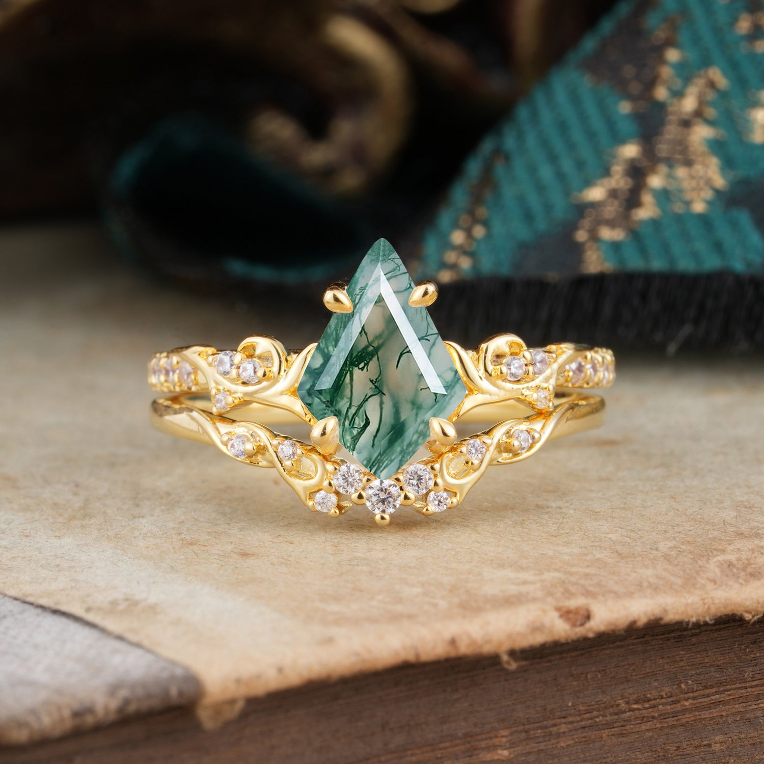 Luxurious Nature-Inspired 4-Prong Kite-Cut Natural Moss Agate Bridal Ring Set
