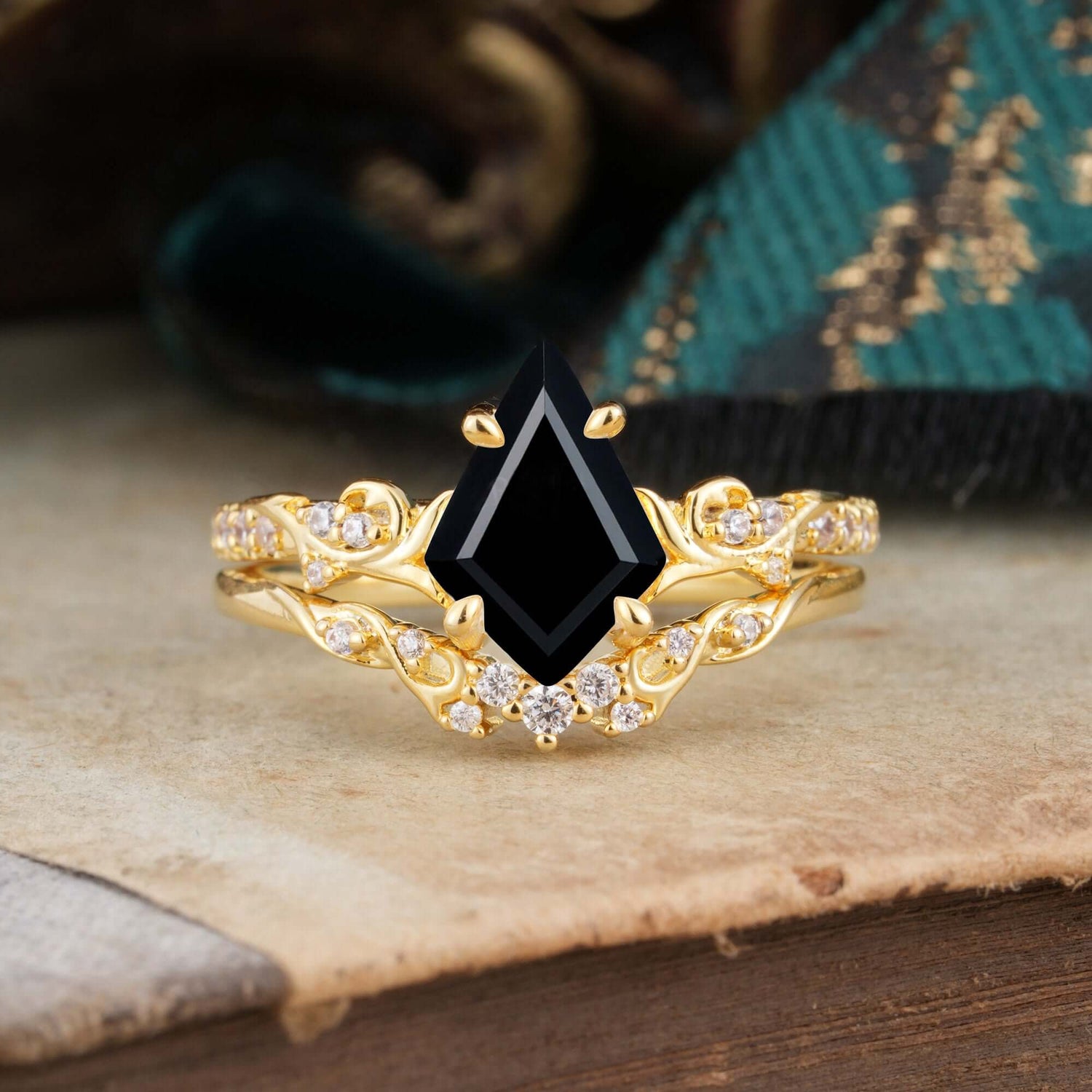 Luxurious Nature-Inspired 4-Prong Kite-Cut Natural Black Onyx Bridal Ring Set