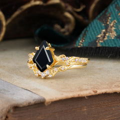 Luxurious Nature-Inspired 4-Prong Kite-Cut Natural Black Onyx Engagement Ring Set