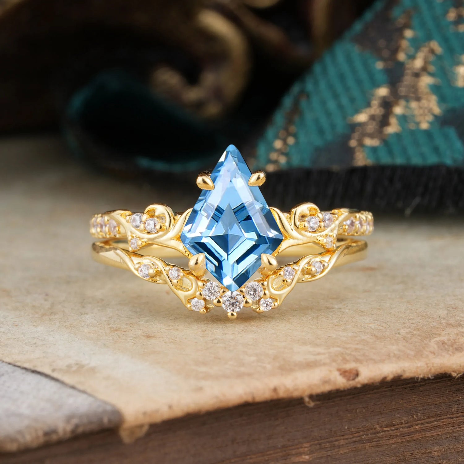 Luxurious Nature-Inspired 4-Prong Kite-Cut Aquamarine Bridal Ring Set