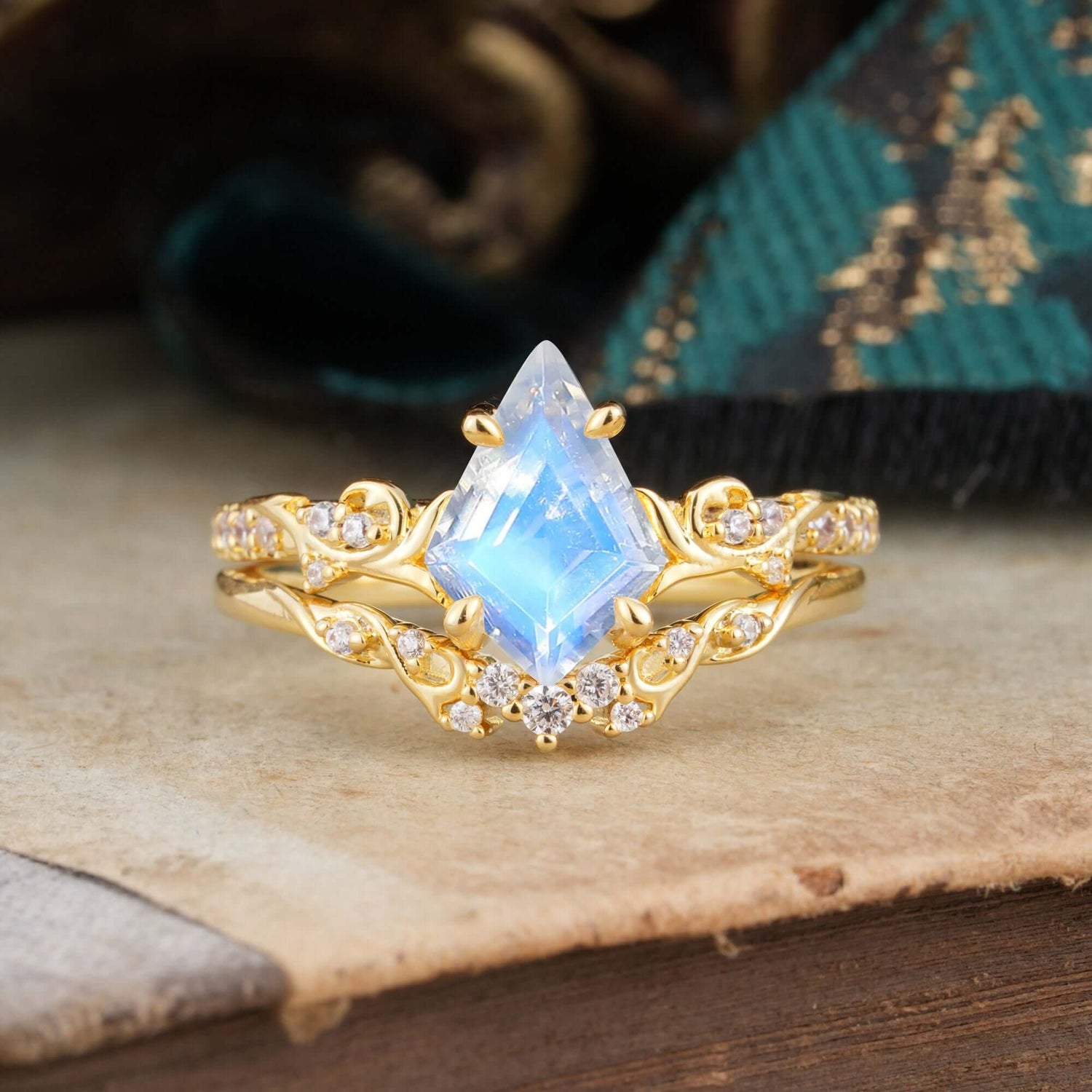 Luxurious Nature-Inspired 4-Prong Kite-Cut Natural Moonstone Bridal Ring Set