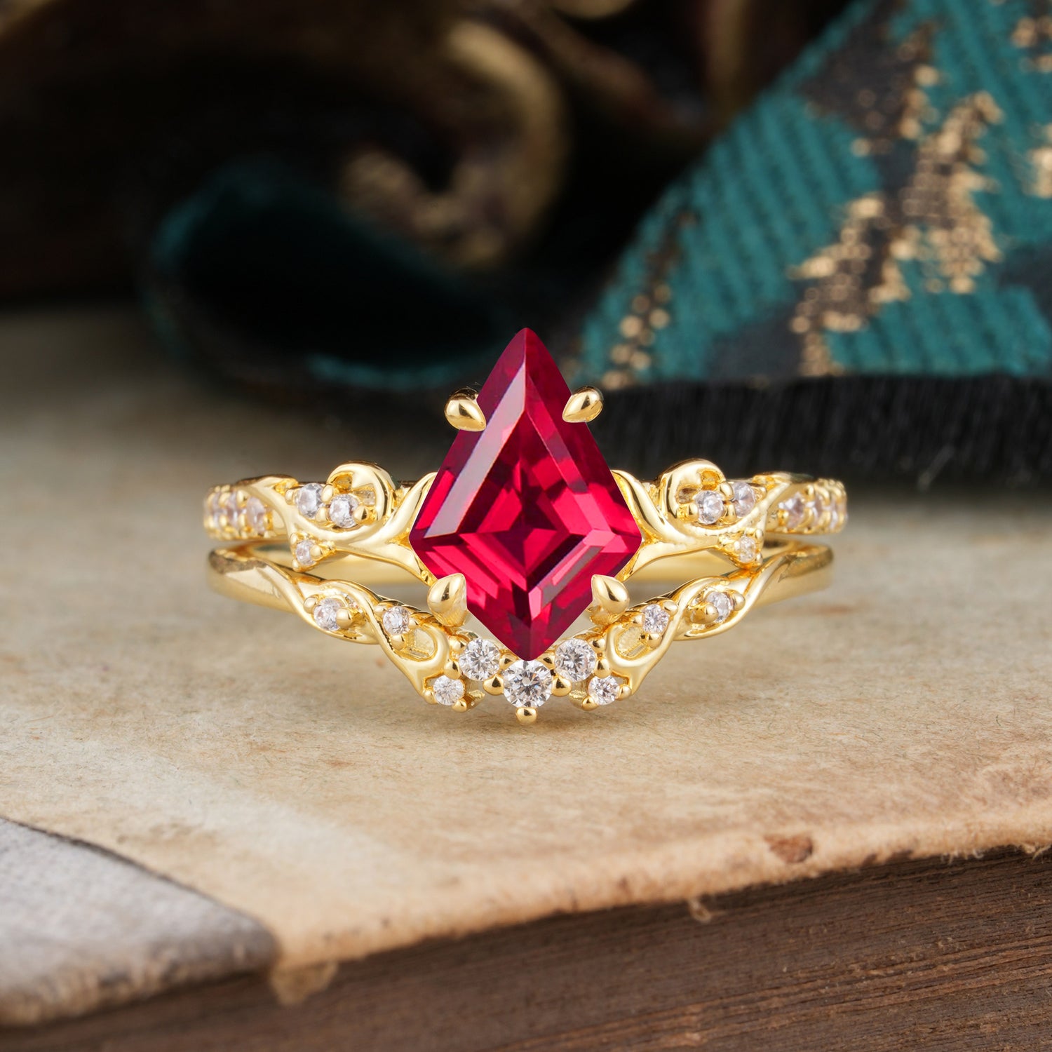Luxurious Nature-Inspired 4-Prong Kite-Cut Natural Ruby Bridal Ring Set