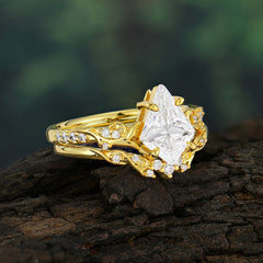 Luxurious Nature-Inspired 4-Prong Kite-Cut Moissanite Engagement Ring Set
