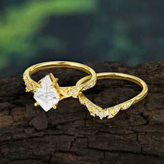 Luxurious Nature-Inspired 4-Prong Kite-Cut Moissanite Engagement Ring Set
