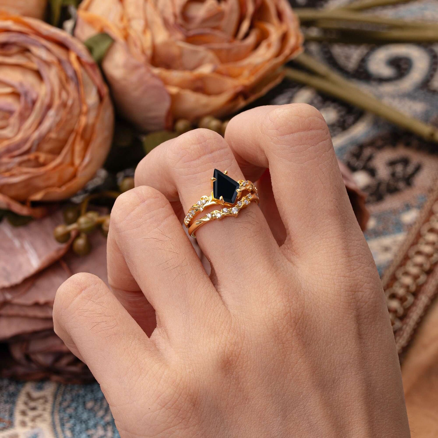 Luxurious Nature-Inspired 4-Prong Kite-Cut Natural Black Onyx Bridal Ring Set