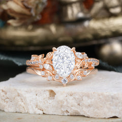 Vintage 4-Prong Oval-Cut Lab Diamond Engagement Ring Set