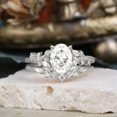 Vintage 4-Prong Oval-Cut Moissanite Engagement Ring Set