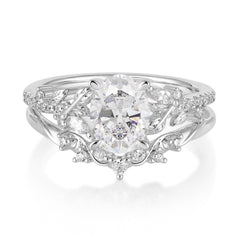 Vintage 4-Prong Oval-Cut Moissanite Engagement Ring