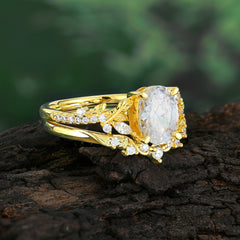 Vintage 4-Prong Oval-Cut Moissanite Engagement Ring