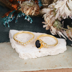 Vintage 4-Prong Oval-Cut Black Onyx Engagement Ring Set