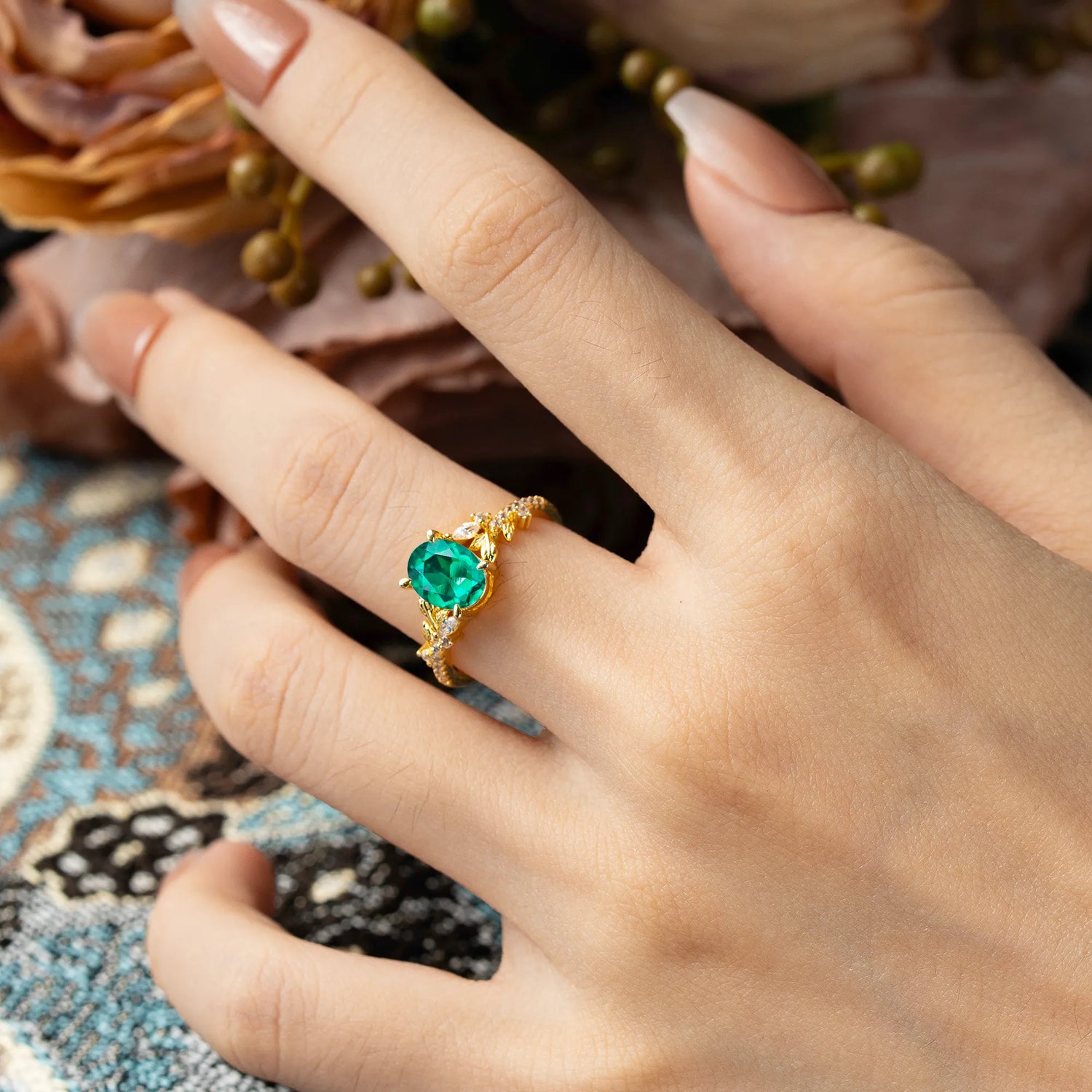 Vintage 4-Prong Oval-Cut Emerald Engagement Ring Set
