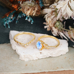 Vintage 4-Prong Oval-Cut Moonstone Engagement Ring Set