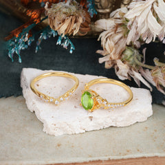 Vintage 4-Prong Oval-Cut Peridot Engagement Ring Set