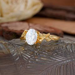 Nature-Inspired 4-Prong Oval-Cut Moissanite Engagement Ring