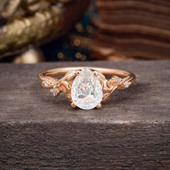 Vintage Minimalist 4-Prong Pear-Cut Moissanite Engagement Ring