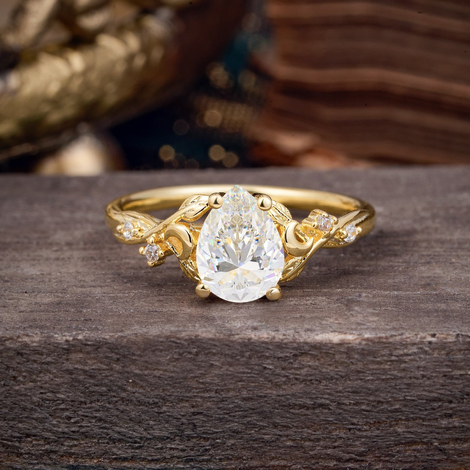 Vintage Minimalist 4-Prong Pear-Cut Moissanite Engagement Ring