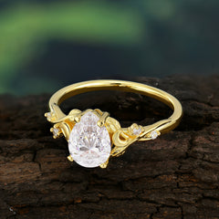 Vintage Minimalist 4-Prong Pear-Cut Moissanite Engagement Ring