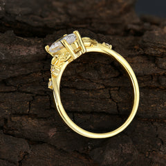 Vintage Minimalist 4-Prong Pear-Cut Moissanite Engagement Ring