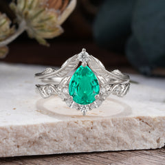 Nature-Inspired 3-Prong Tear-Cut Emerald Engagement Ring Set