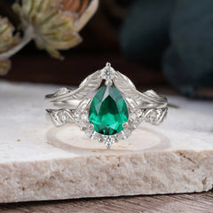 Nature-Inspired 3-Prong Tear-Cut Emerald Engagement Ring Set