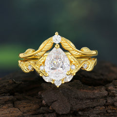 Nature-Inspired 3-Prong Tear-Cut Moissanite Engagement Ring Set