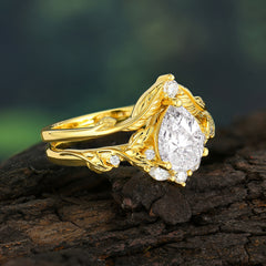 Nature-Inspired 3-Prong Tear-Cut Moissanite Engagement Ring Set