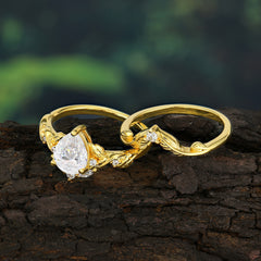 Nature-Inspired 3-Prong Tear-Cut Moissanite Engagement Ring Set