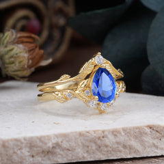 Nature-Inspired 3-Prong Tear-Cut Sapphire Engagement Ring Set