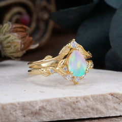 Nature-Inspired 3-Prong Tear-Cut Opal Engagement Ring Set