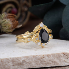 Nature-Inspired 3-Prong Tear-Cut Black Onyx Engagement Ring Set