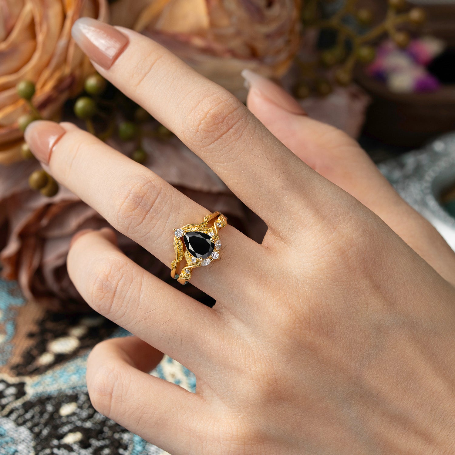 Nature-Inspired 3-Prong Pear-Cut Black Onyx Engagement Ring Set