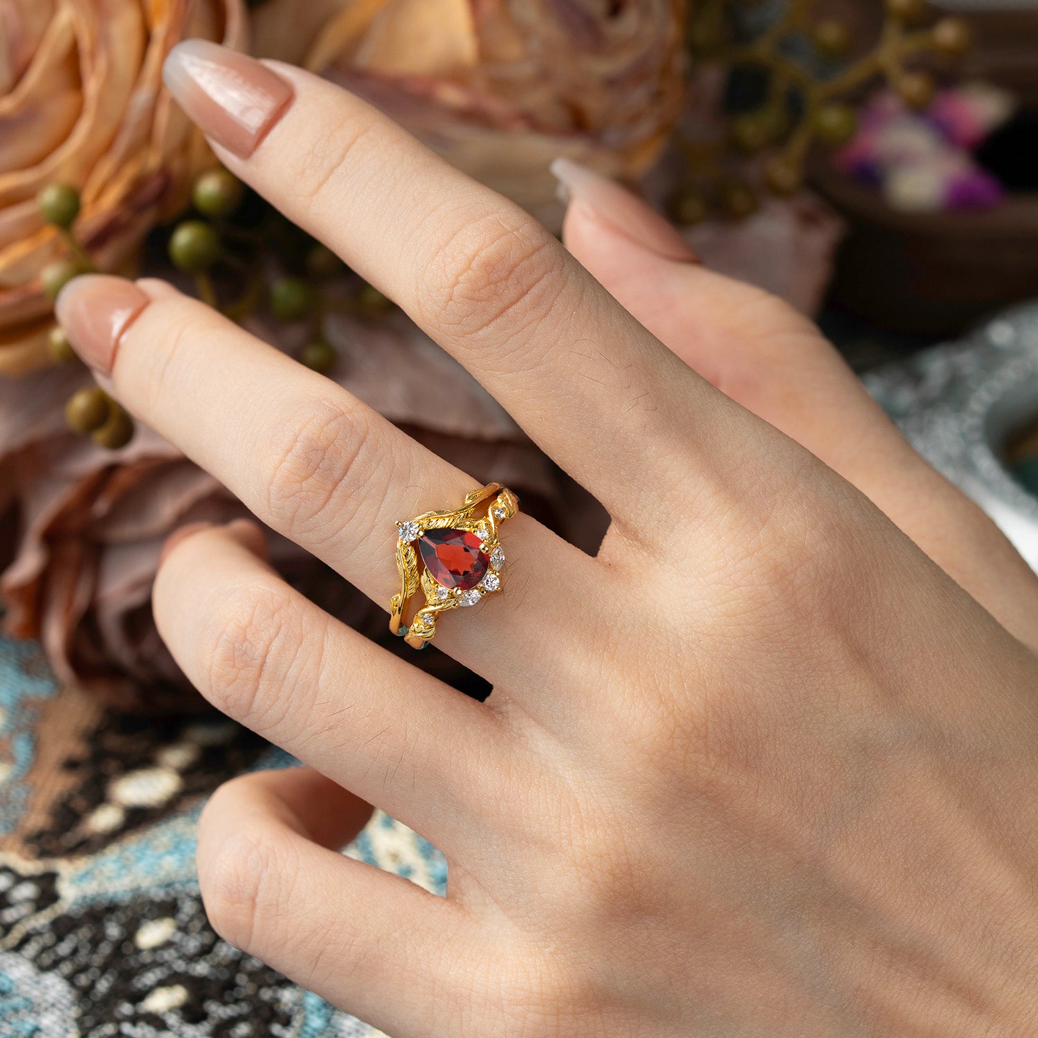 Nature-Inspired 3-Prong Pear-Cut Garnet Engagement Ring Set