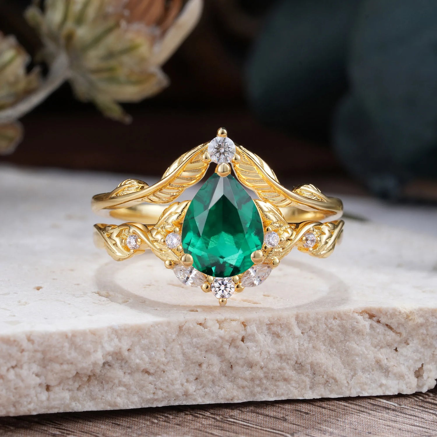 Nature-Inspired 3-Prong Pear-Cut Emerald Engagement Ring Set
