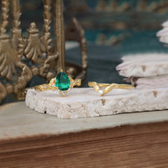 Nature-Inspired 3-Prong Tear-Cut Emerald Engagement Ring Set
