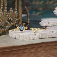 Nature-Inspired 3-Prong Tear-Cut Alexandrite Engagement Ring Set