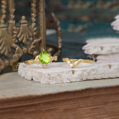 Nature-Inspired 3-Prong Tear-Cut Peridot Engagement Ring Set