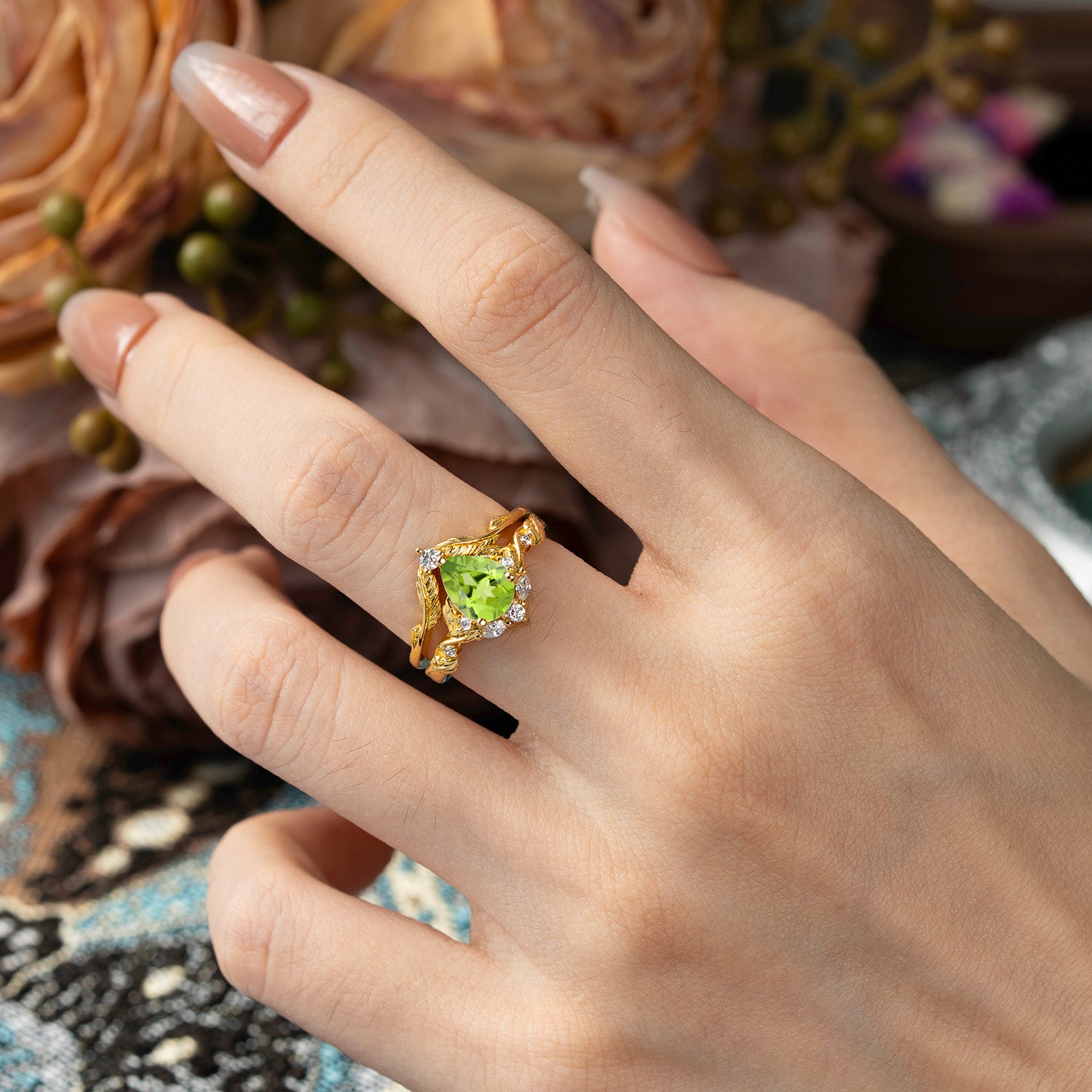 Nature-Inspired 3-Prong Pear-Cut Peridot Engagement Ring Set