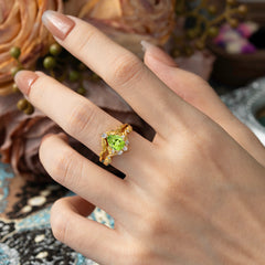 Nature-Inspired 3-Prong Tear-Cut Peridot Engagement Ring Set