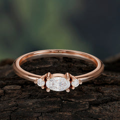 Round & Oval Cut Moissanite Ring Timeless Three Stones Wedding Band