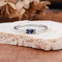 Round & Oval Cut Alexandrite Ring Timeless Three Stones Wedding Band