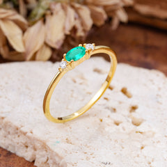 Round & Oval Cut Emerald Ring Timeless Three Stones Wedding Band