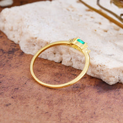 Round & Oval Cut Emerald Ring Timeless Three Stones Wedding Band
