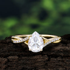 Timeless Vintage 4-Prong Pear-Cut Moissanite Engagement Ring