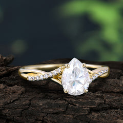 Timeless Vintage 4-Prong Pear-Cut Moissanite Engagement Ring
