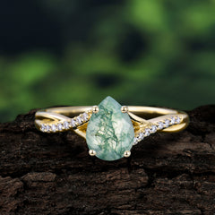 Timeless Vintage 4-Prong Pear-Cut Natural Moss Agate Engagement Ring