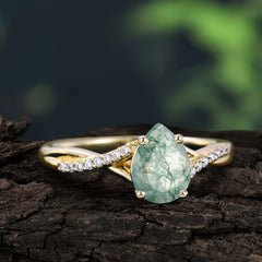 Timeless Vintage 4-Prong Pear-Cut Natural Moss Agate Engagement Ring